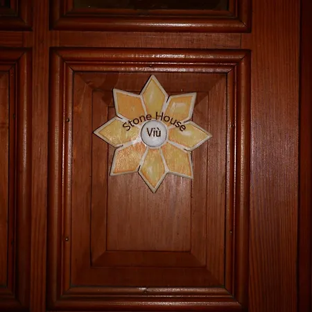 Stone House - Location Yellow * Viù